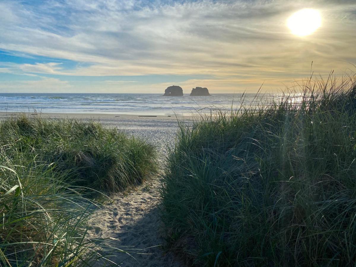 Rockaway Beach Vibes,Waterfront Oceanfront Rockaway Beach House Near Downtown,Wifi, Washer Dryer Buitenkant foto